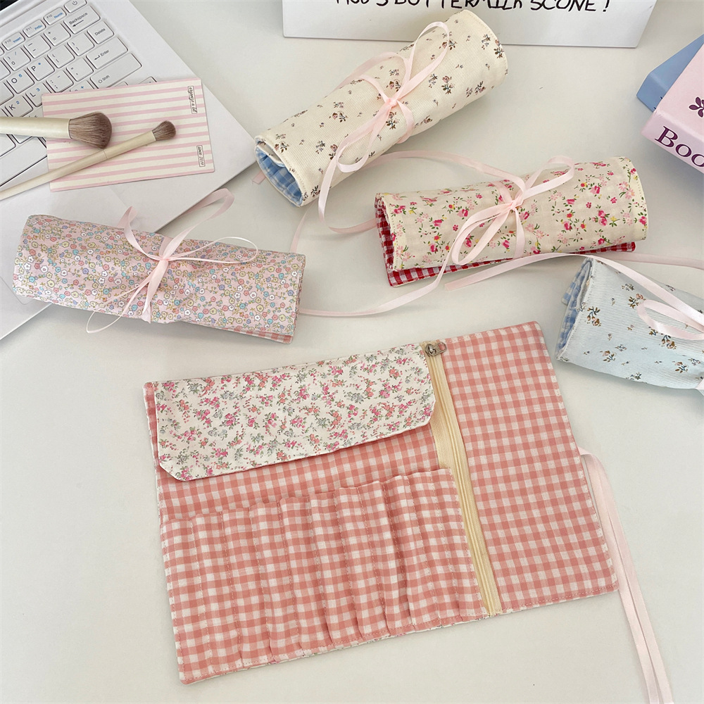 コテージコア風の花柄メイクブラシ収納ロールバッグ、コットンリ - Travel Accessories Organizer Bag のレビューと価格