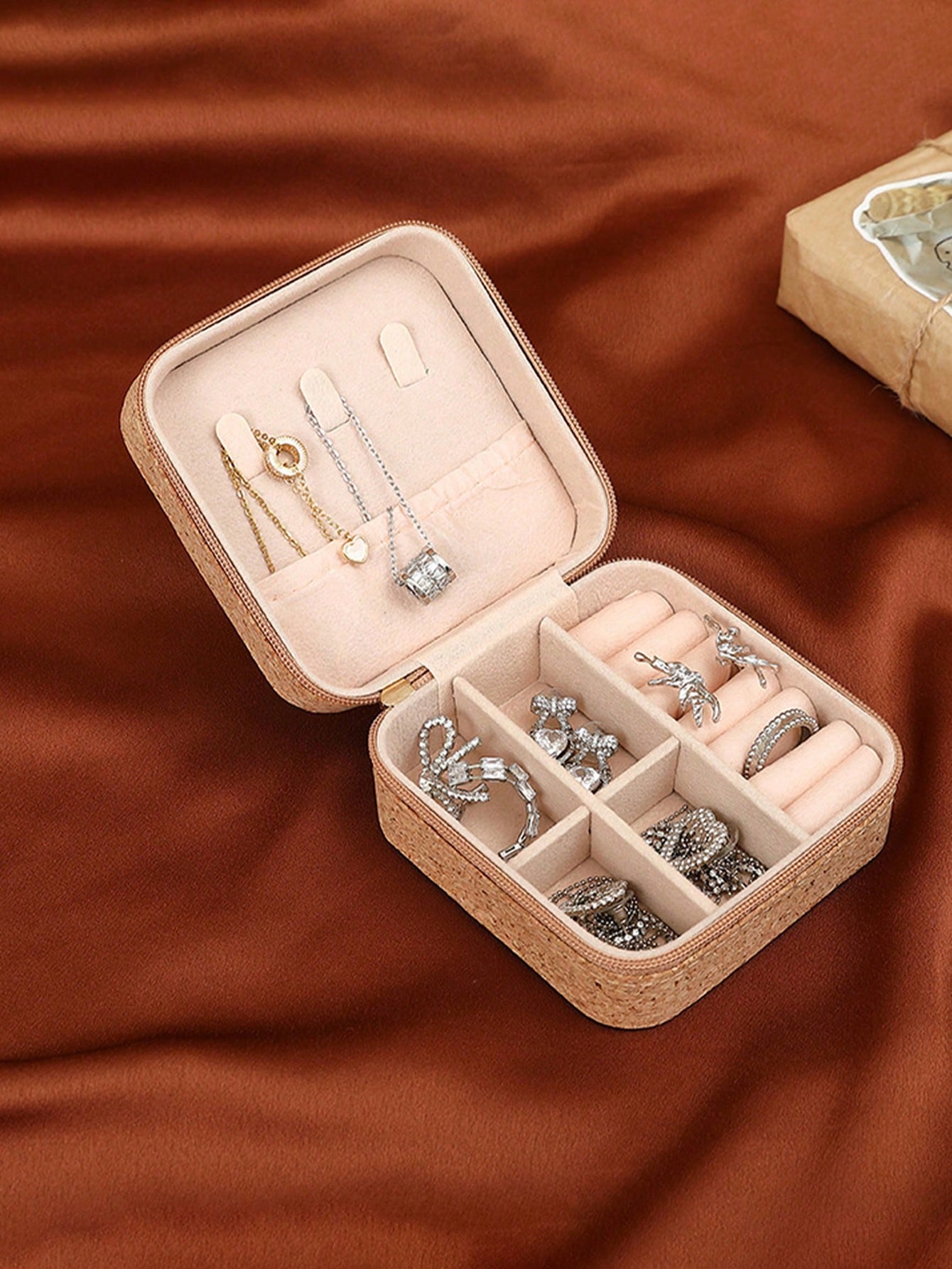 正方形のヴィンテージボヘミアン柄、旅行に便利なジュエリーケー - Travel Accessories Jewelry のレビューと価格